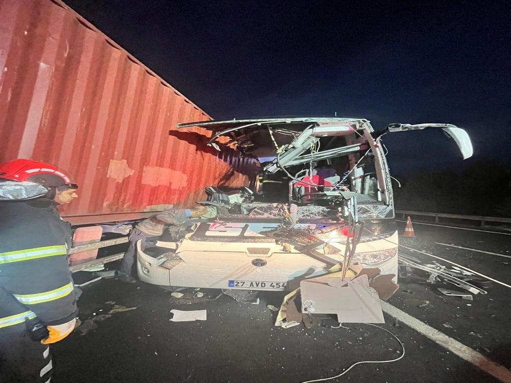 Osmaniye’de yolcu otobüsü TIR’a çarptı: 6 ölü, 11 yaralı