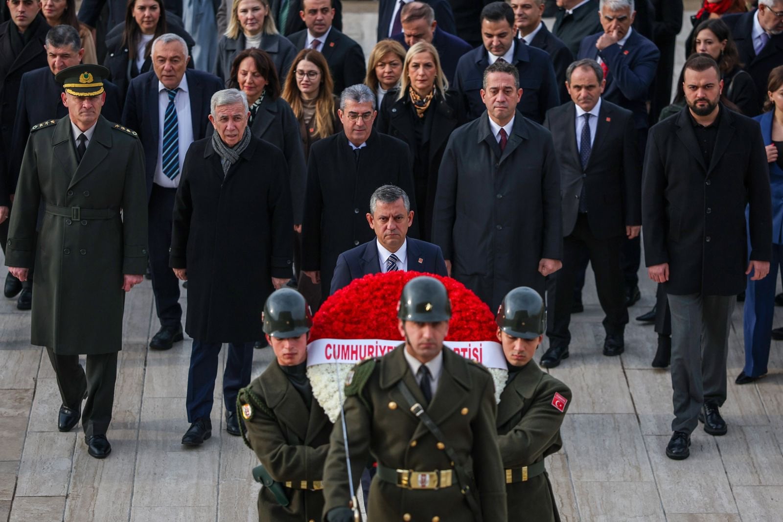 Yeni PM ile ilk toplantı sonrası: CHP MYK belli oldu, parti sözcüsü değişti