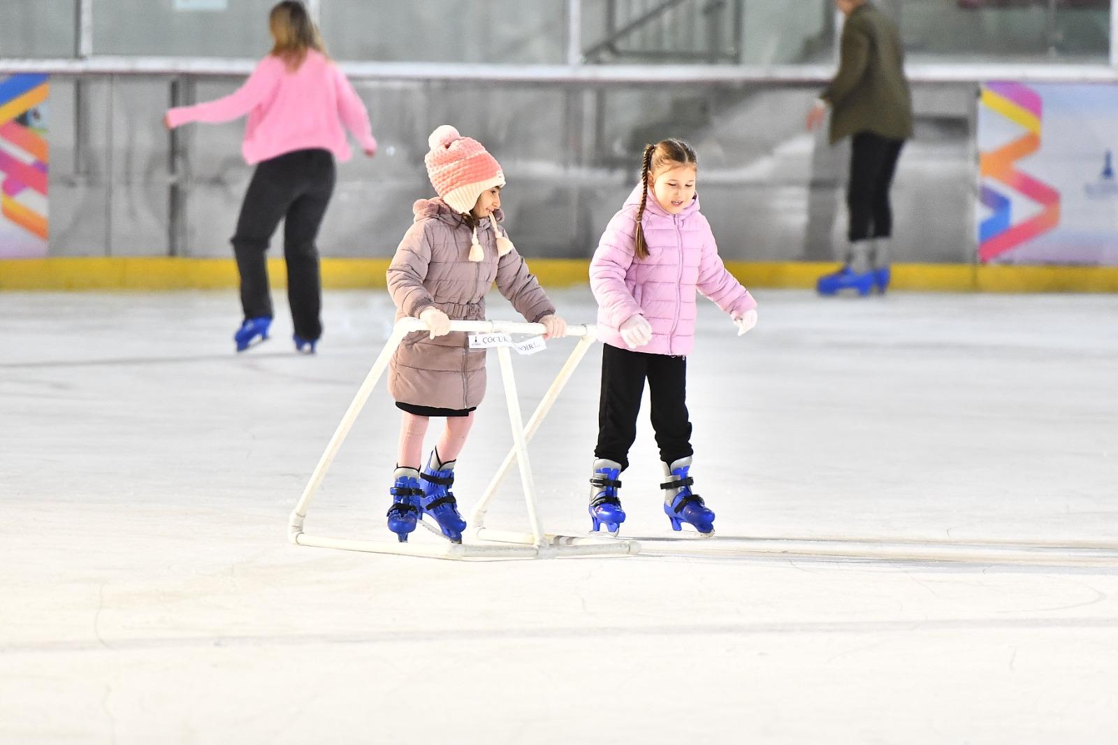 Kültürpark ve Bostanlı'ya buz pisti kuruluyor