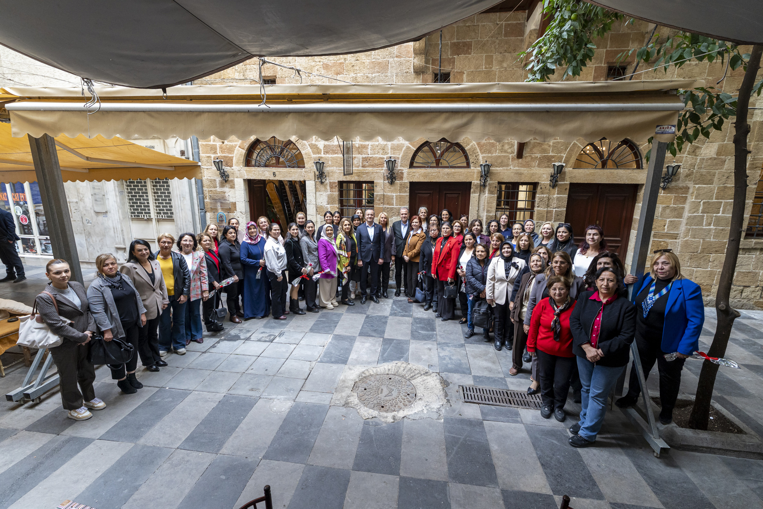 Vahap Seçer kadın muhtarlarla buluştu: “Dilimiz hep kardeşçe ve kapsayıcı”