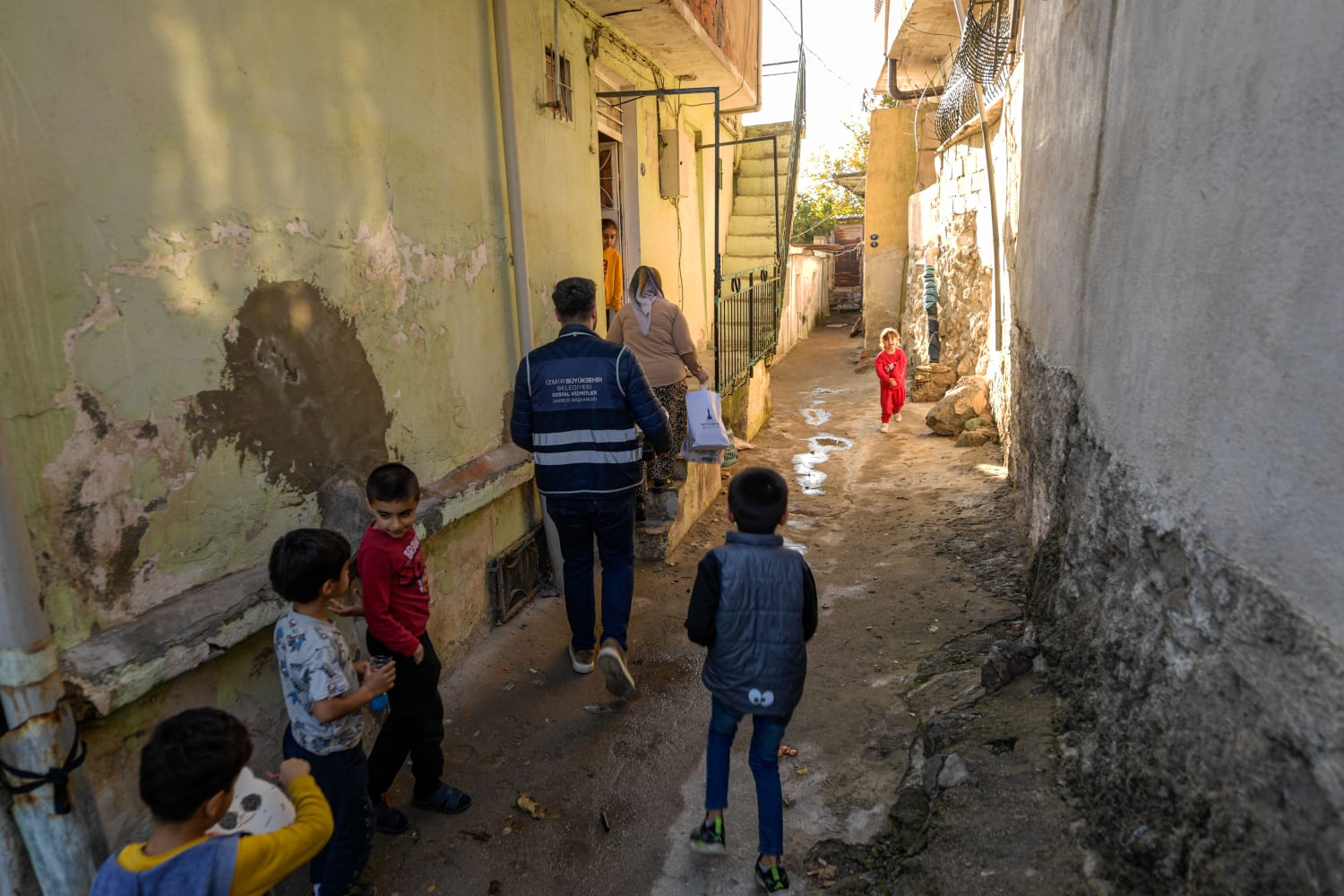 İzmir Büyükşehir Belediyesi'nden kış desteği: 54 Bin aileye yardım ulaşıyor