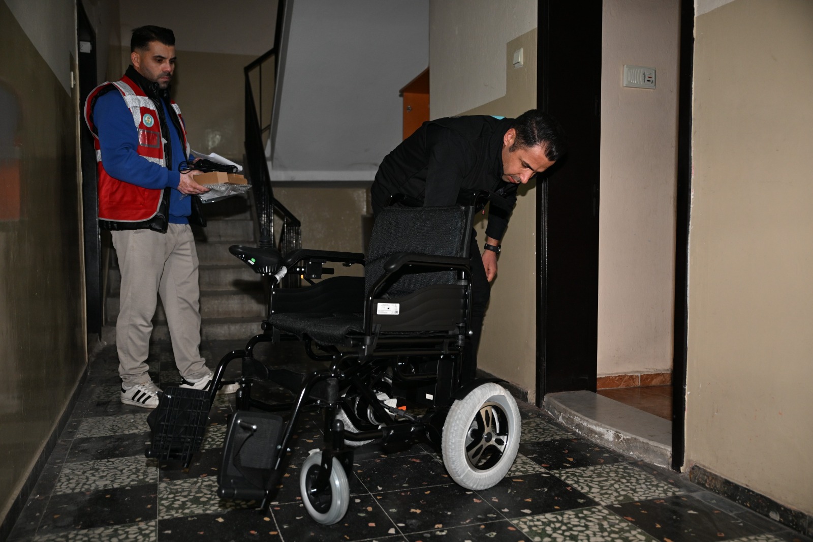 Senin İçin Buradayız: Manisa Büyükşehir’den medikal malzeme desteği