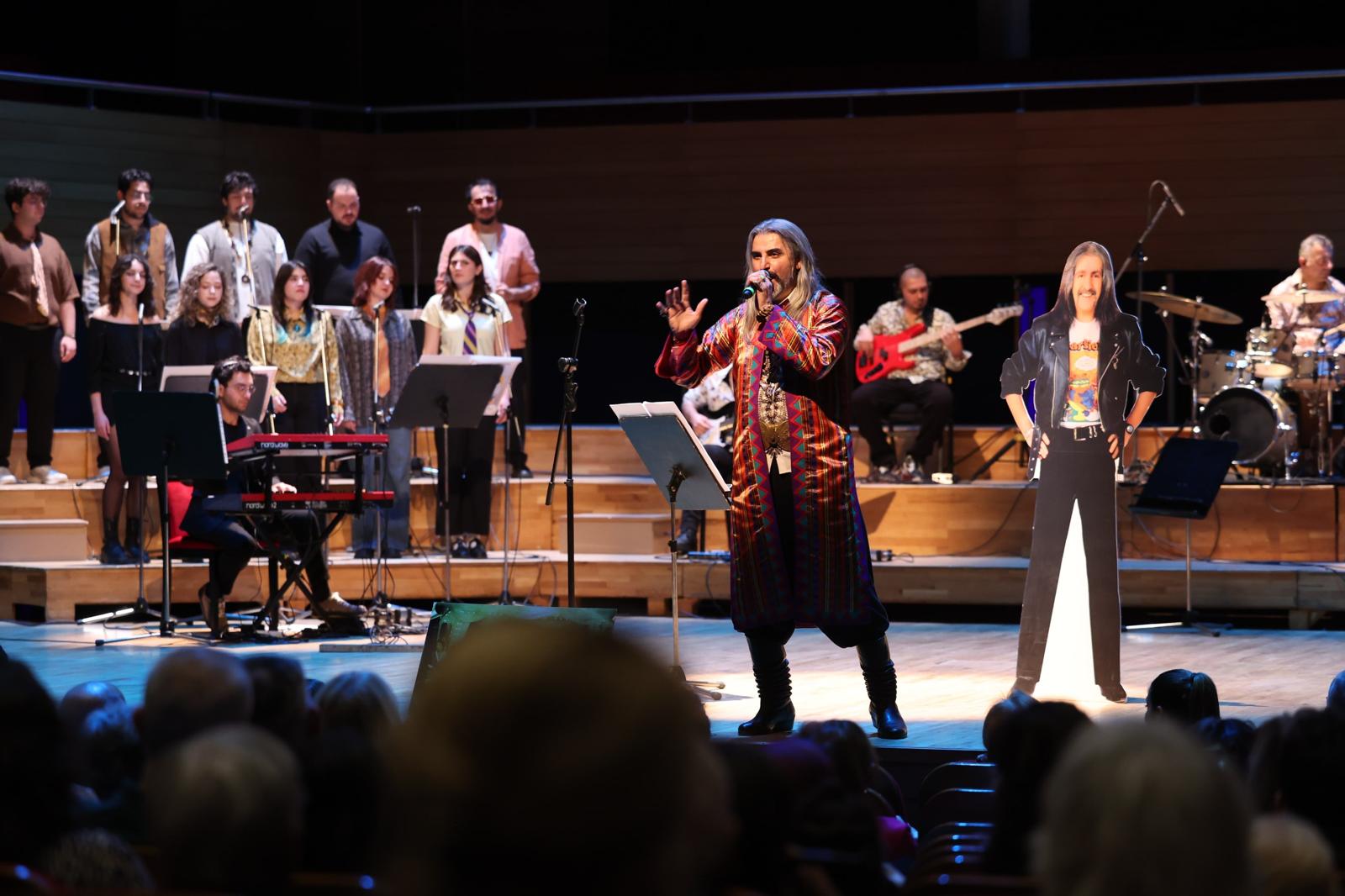 Barış Manço şarkıları İzmir’de bir ağızdan söylendi