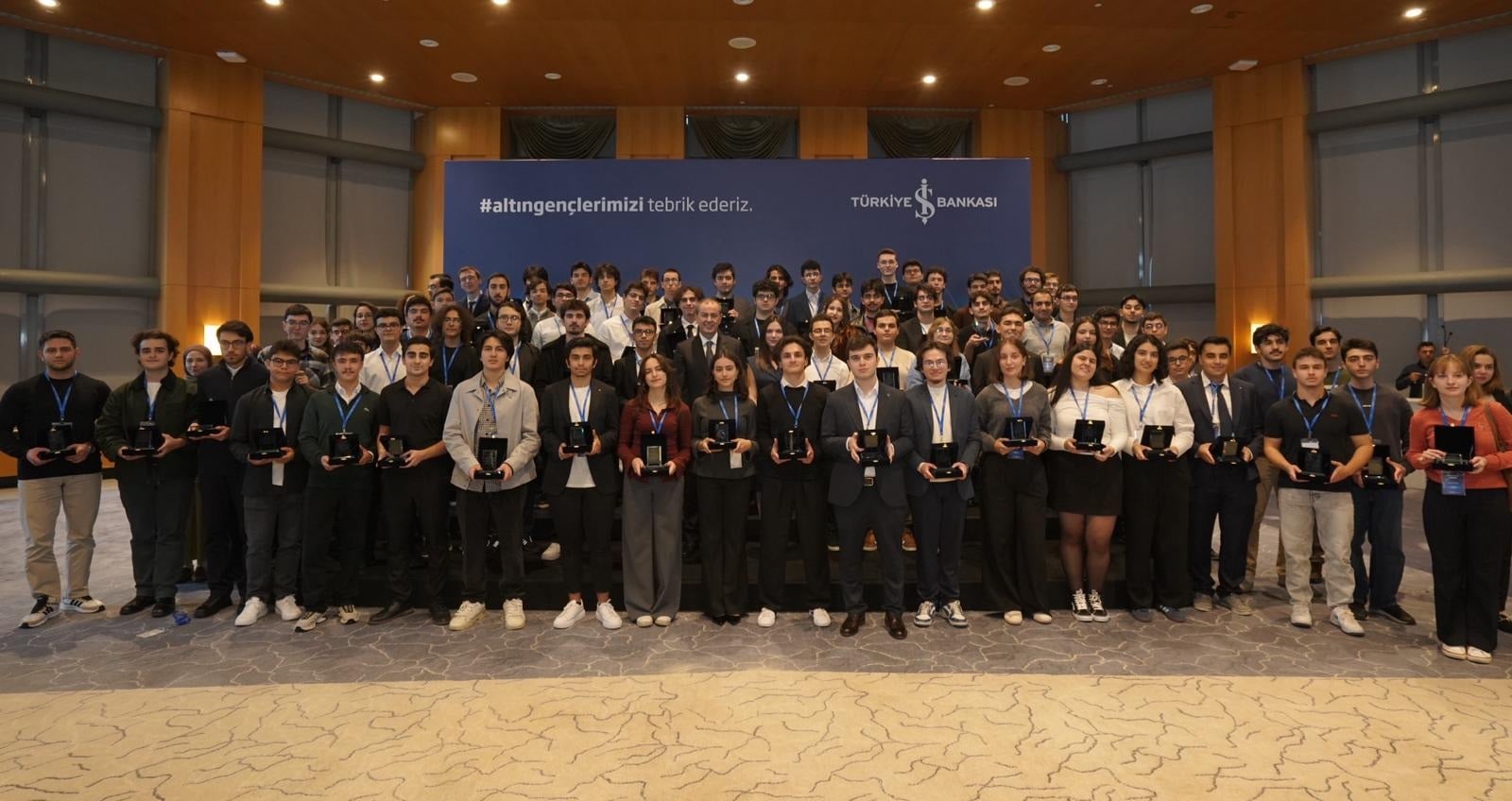 İş Bankası’ndan 2025 yılının “Altın Gençleri”ne ödül: 54 yıldır sürdürülen gelenek devam ediyor