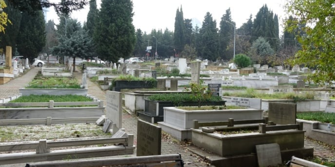 İstanbul'da mezarlık ücretlerine yüzde 200 zam teklifi!