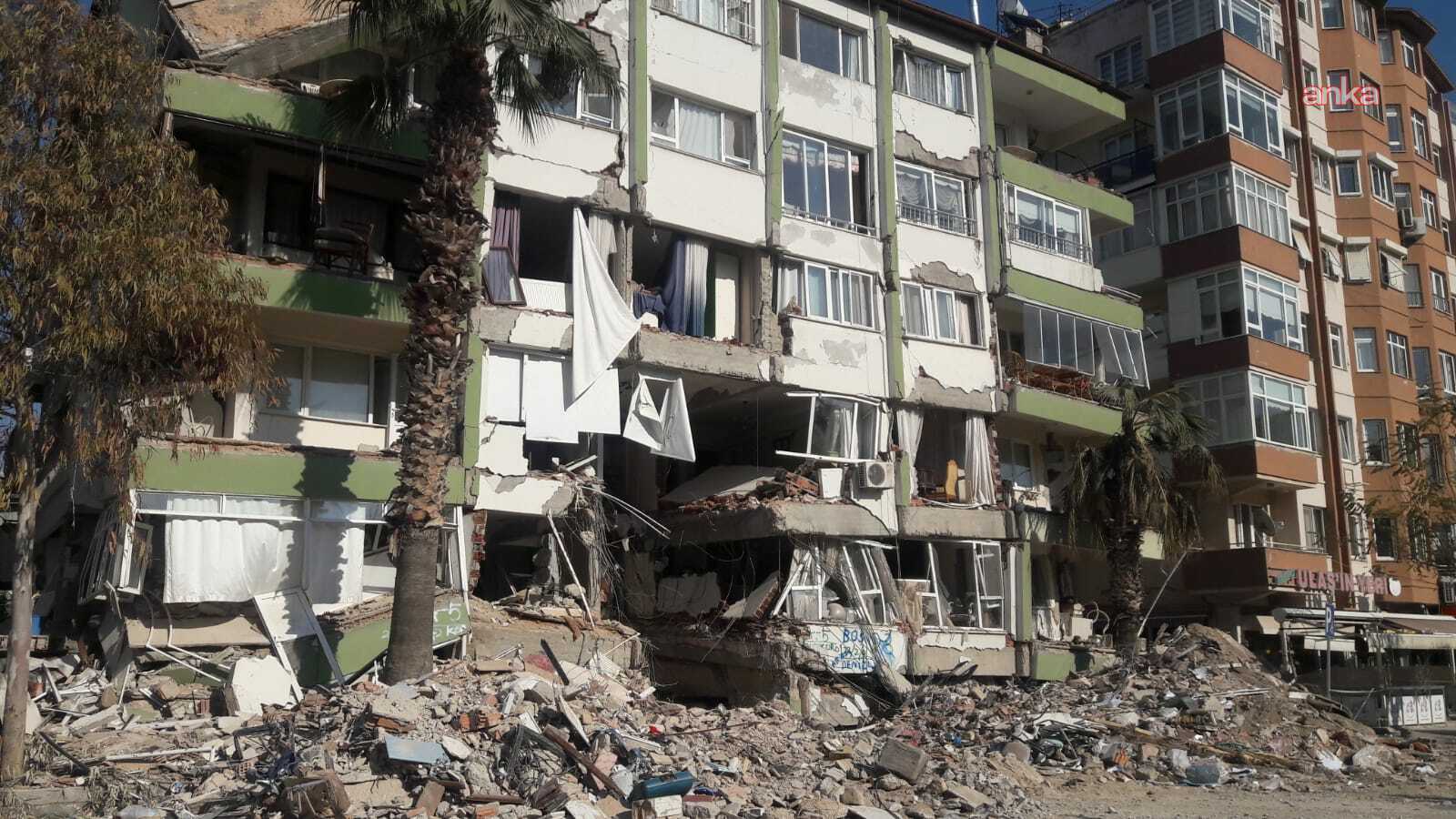 4 kişiye mezar olmuştu, davası depremden 34 ay sonra açıldı