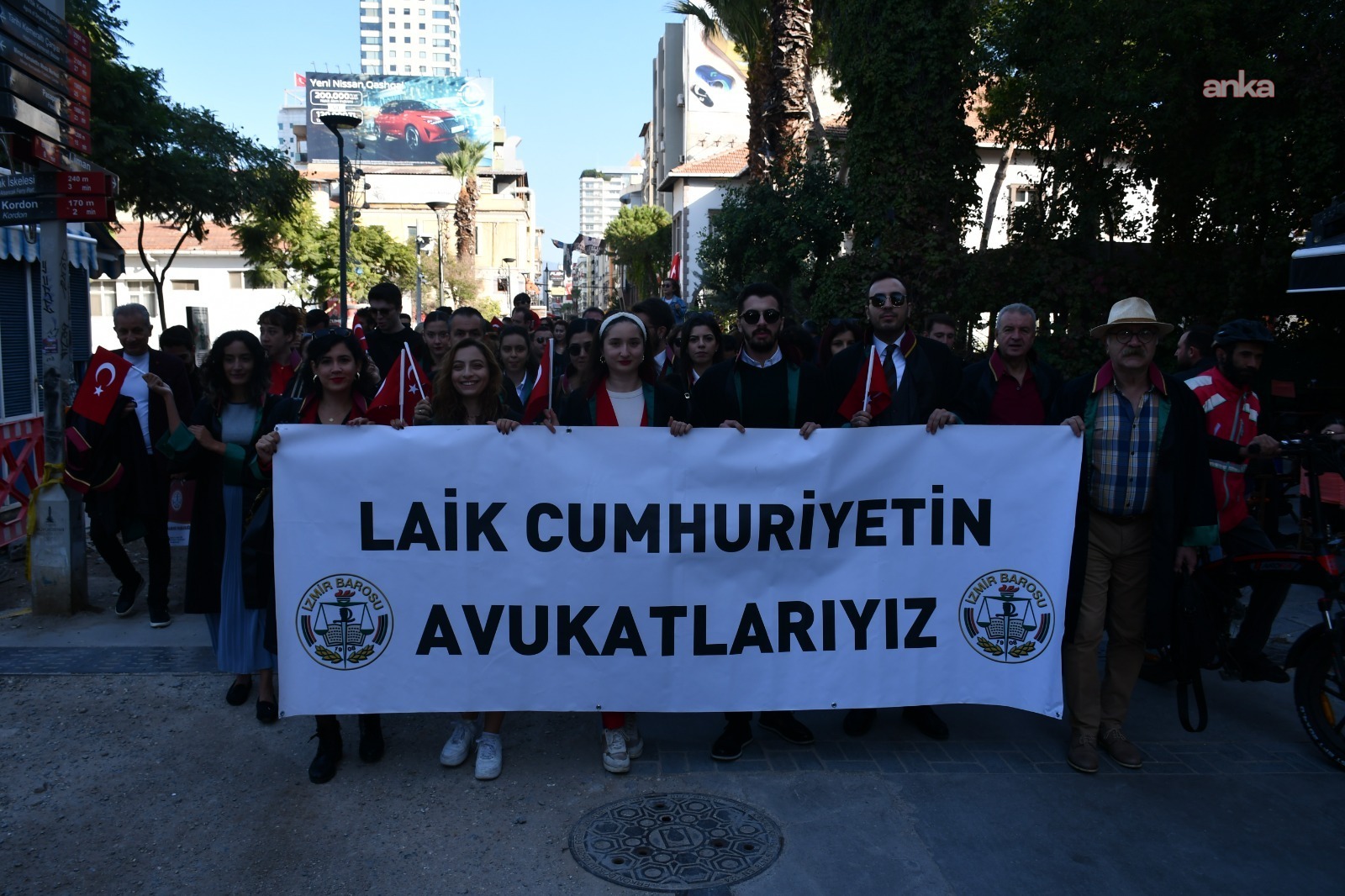 İzmir'de bir duruşmaya "cuma namazı arası" verildi! Barodan "laiklik" tepkisi