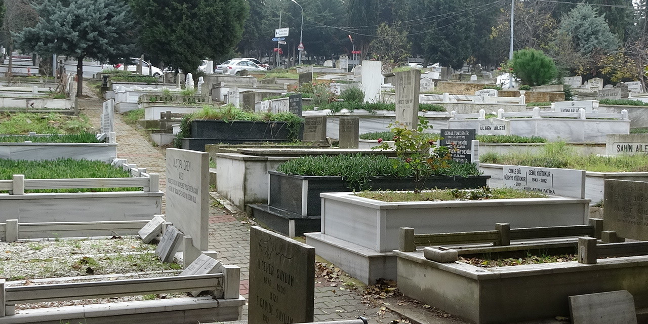 İBB, “mezarlıklara yüzde 200 zam” haberini yalanladı: 'İki binli üç binli rakamlar söz konusu değil'
