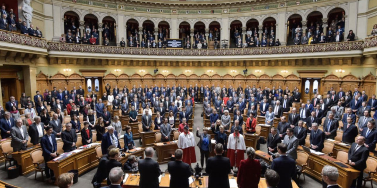 Avusturya'da 14 yaşından küçük çocuklara başörtü yasaklandı