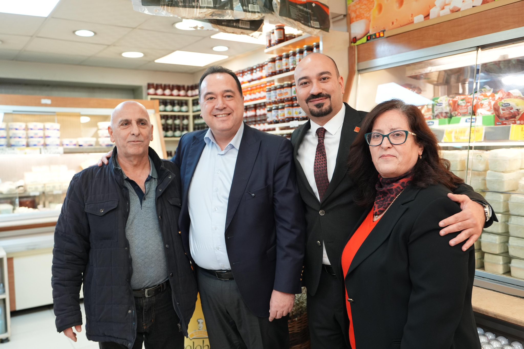 Dutlulu, mahalle ziyaretlerinde halkın taleplerini dinledi