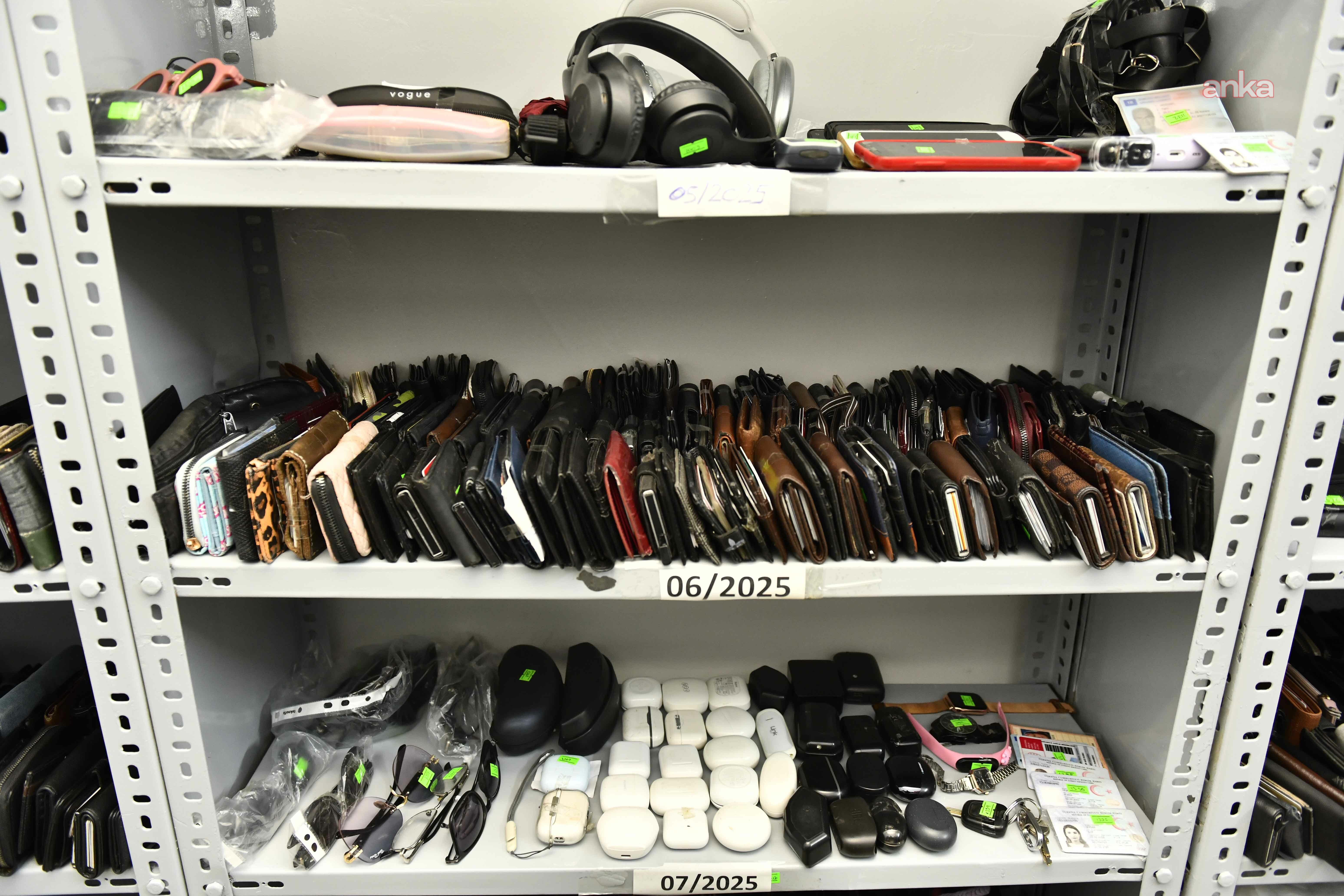 Ankara'da toplu taşımada unutulan yüzlerce eşya sahiplerini bekliyor