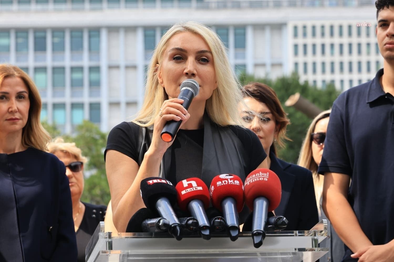 Dilek İmamoğlu 15 hesabı etiketleyip çağrıda bulundu: Bu kötülüğü ülkemize daha fazla yapmayın