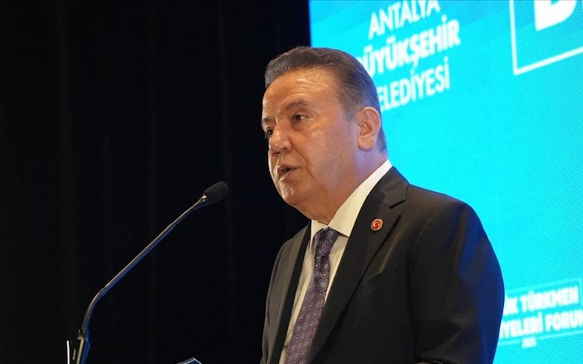 CHP'li Zeybek'ten Muhittin Böcek için çağrı: İçtiği ilaç sayısı 23'e çıktı