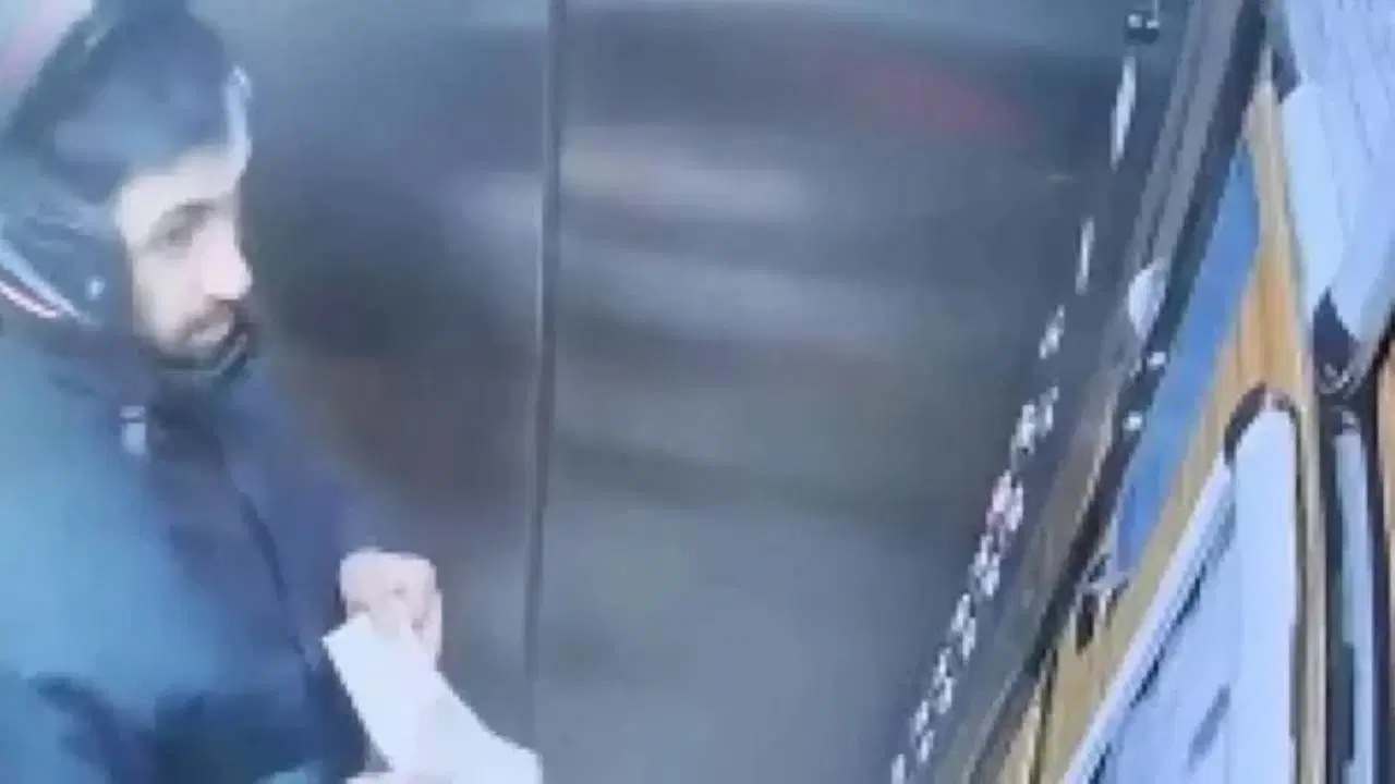 Atatürk portresine tüküren kurye yakalandı