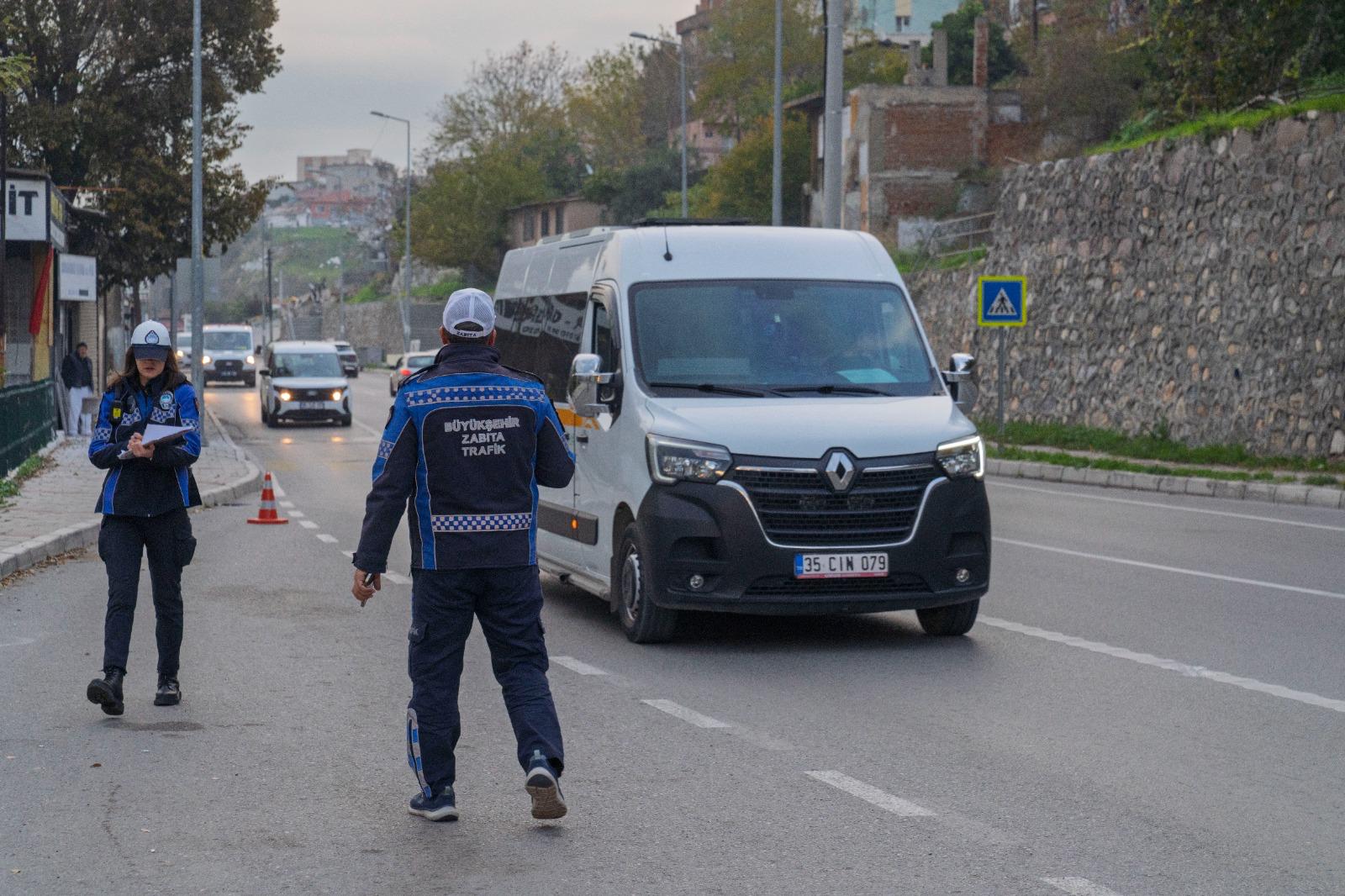 İzmir’de zabıtadan dronlu trafik denetimi: Bir yılda 6 bin 200 ceza