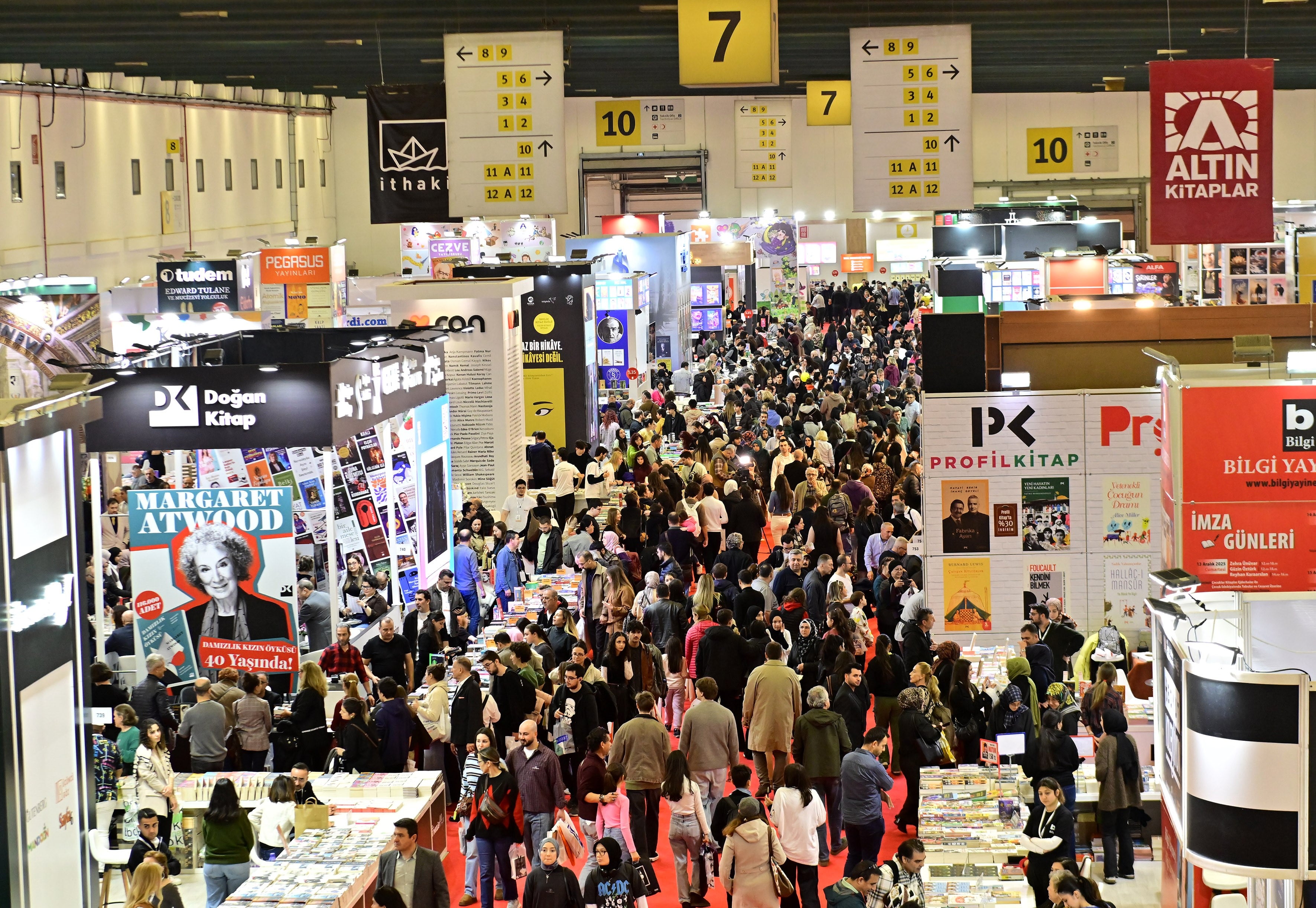 İstanbul’da edebiyatın kapıları açıldı