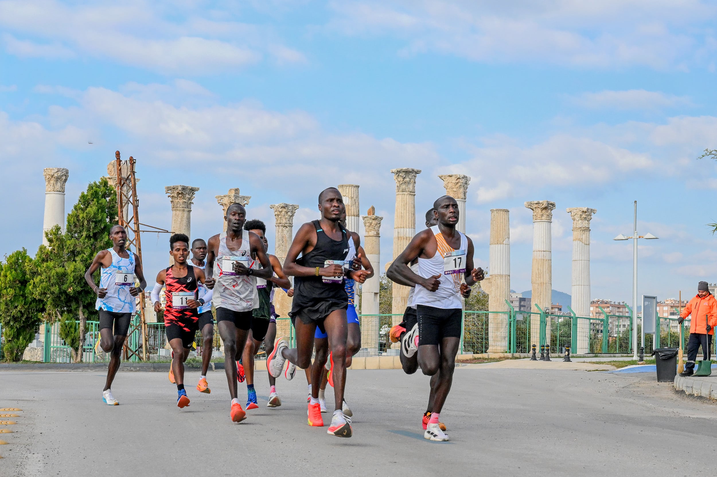Mersin’de maraton rekorlarla koşuldu