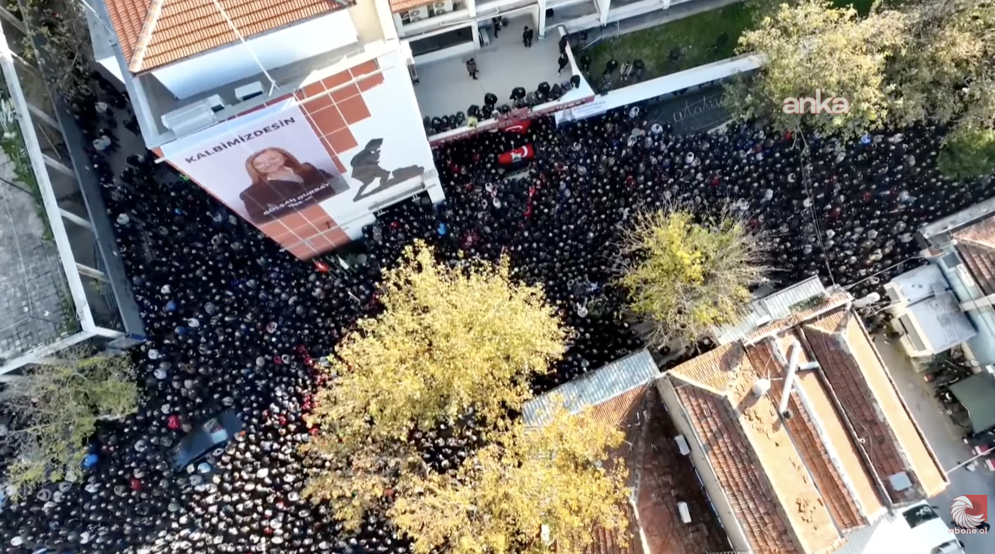 Binlerce yurttaşın omuzlarında Gülşah Durbay, son yolculuğuna uğurlanıyor