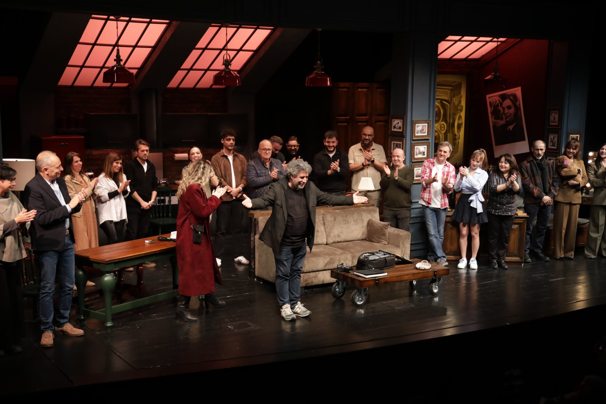 “Öylece Durur Zaman” İstanbul’da sahne aldı: Savaşın gölgesinde bir yüzleşme