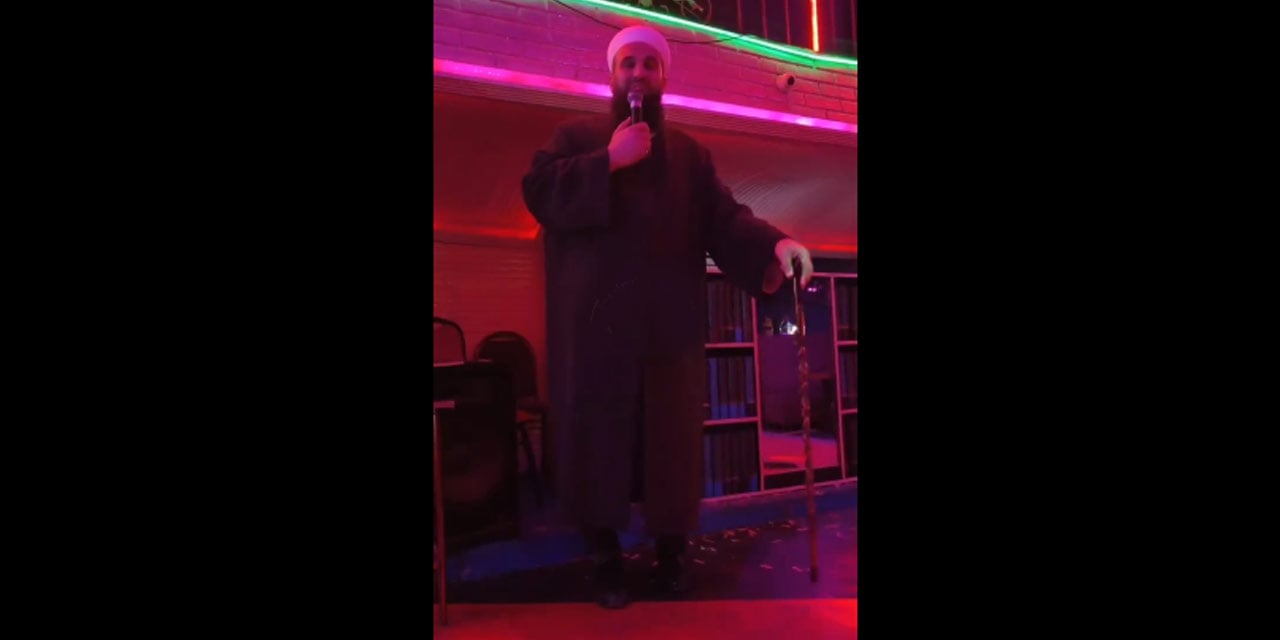 Tebliğciler İzmir pavyon sahnesinde: ‘Şu masadaki çilekleri, muzları…’