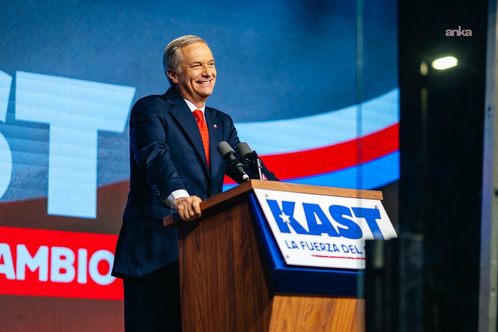 Şili'de devlet başkanlığı seçimlerinin ikinci turunu aşırı sağcı lider kazandı