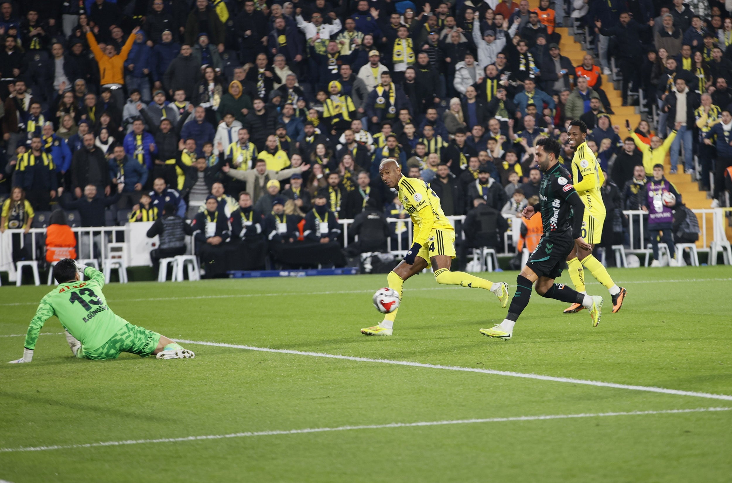 İçerde 4 dışarda 4…