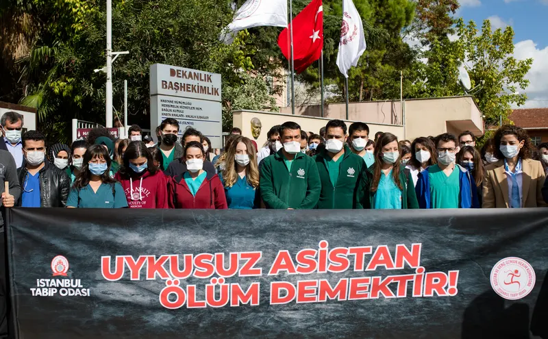 33 saatlik mesaiden dönen doktor trafik kazası geçirdi: TTB Sağlık Bakanlığı'nı uyardı!