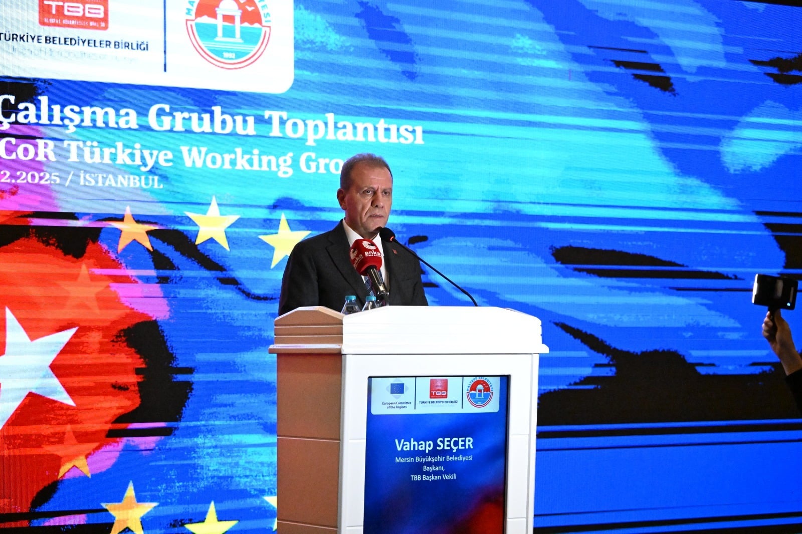 Vahap Seçer: Demokrasi olmadan barış ve refah kalıcı olamaz