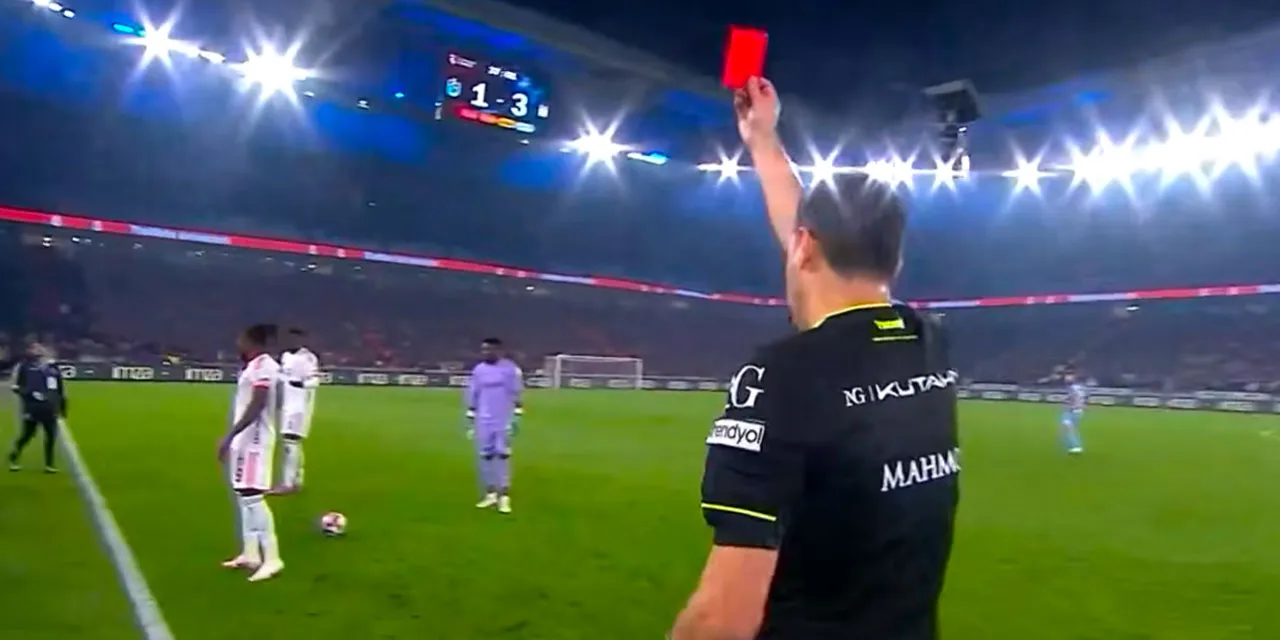 TFF VAR kayıtlarını paylaştı: Derbideki kırmızı kartta neler konuşuldu?