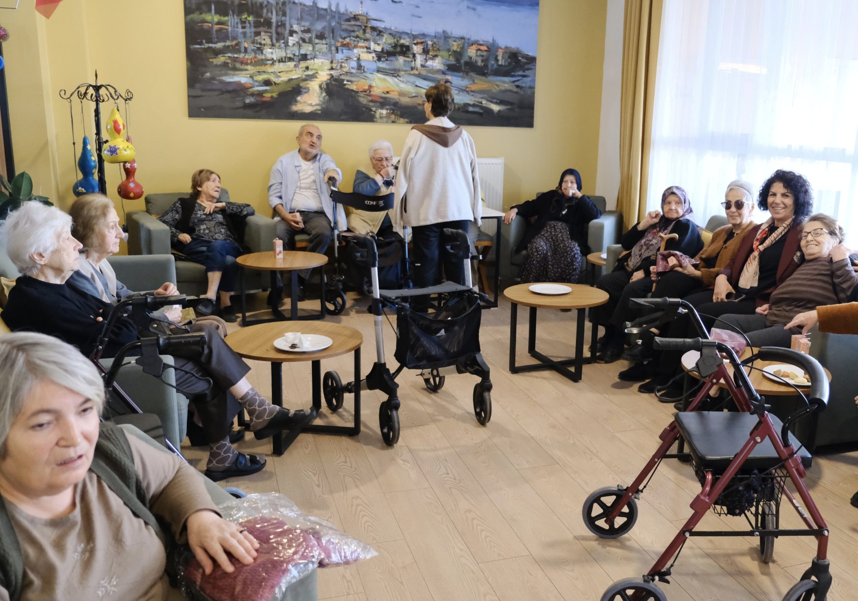 Eskişehir’de belediye merkezine taşınan emekliler: "Burası olmasa geçinemezdik, dilenmeye filan çıkardık"