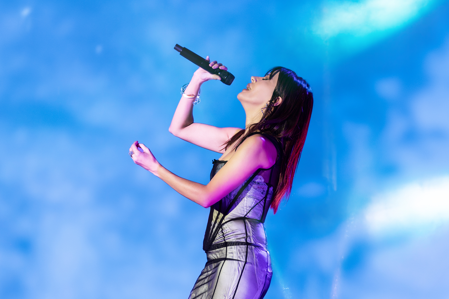 Fadonun güçlü sesi Ana Moura sahnedeydi