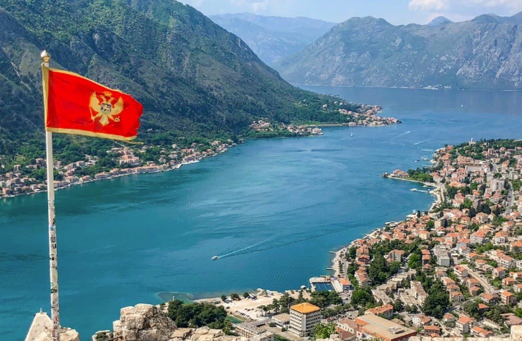 Vizesiz gezenleri sevindirecek haber: Karadağ'ın kapıları açılıyor