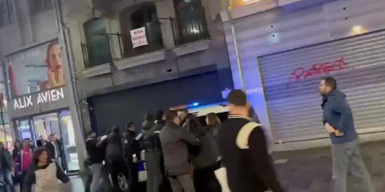 İstiklal Caddesi’nde protesto… “Öğrenciler aç, mezunlar işsiz" diyen üniversiteliler gözaltında