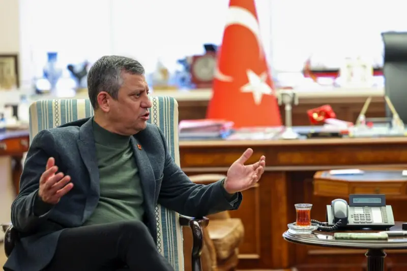 Özgür Özel: 'Mansur Yavaş kolay lokma değil, İmamoğlu'nun da yedeği değil'