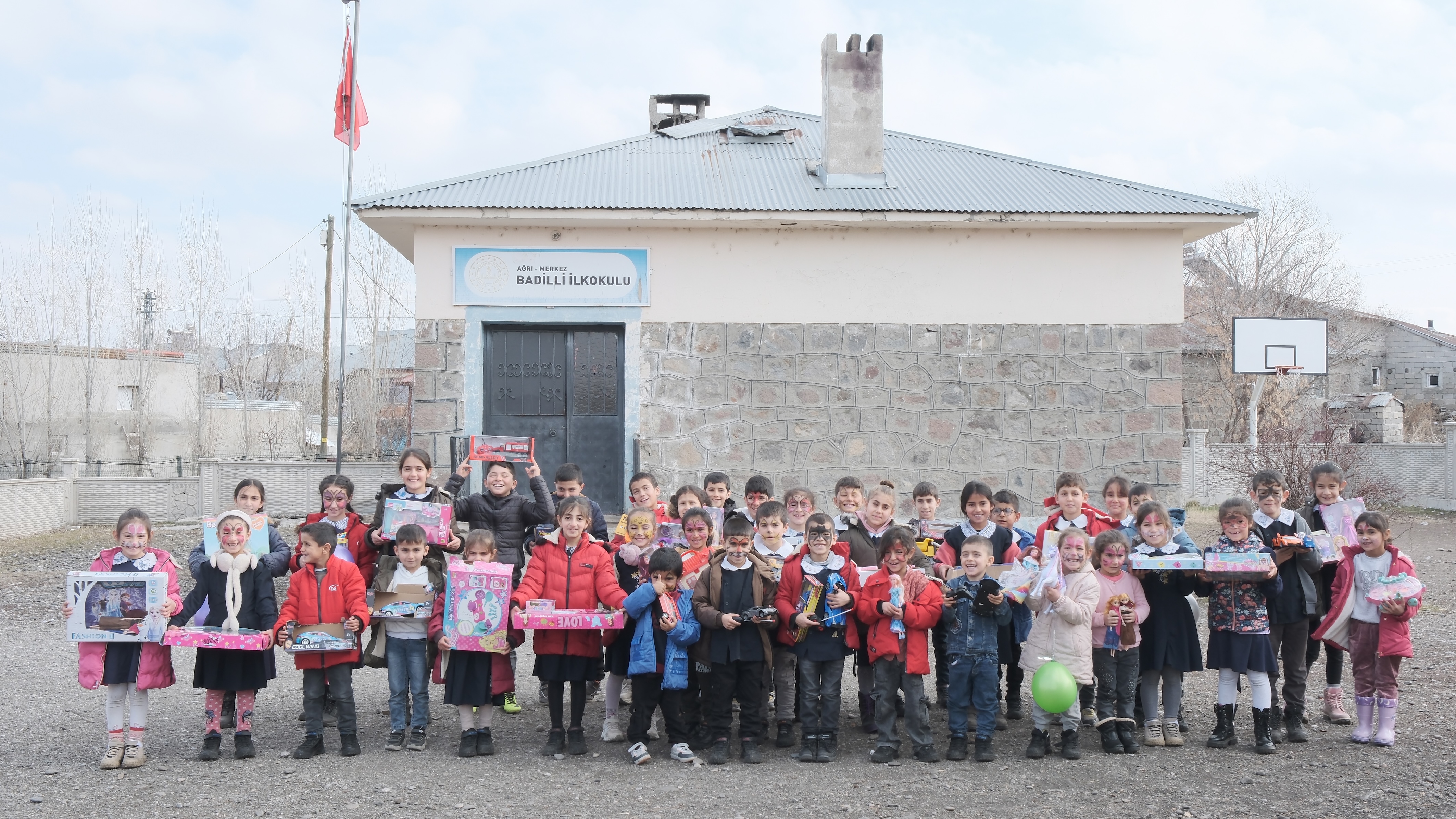 Yılbaşı öncesi çocukların dilekleri hediyeye dönüştü