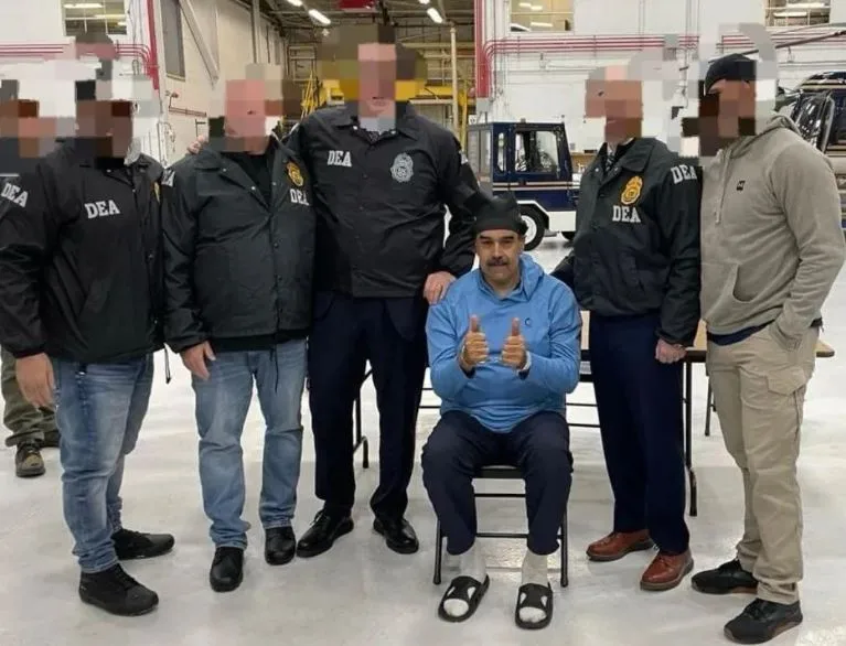 Trump, Maduro'yu evinden aldırdı ve gazeteler nasıl gördü