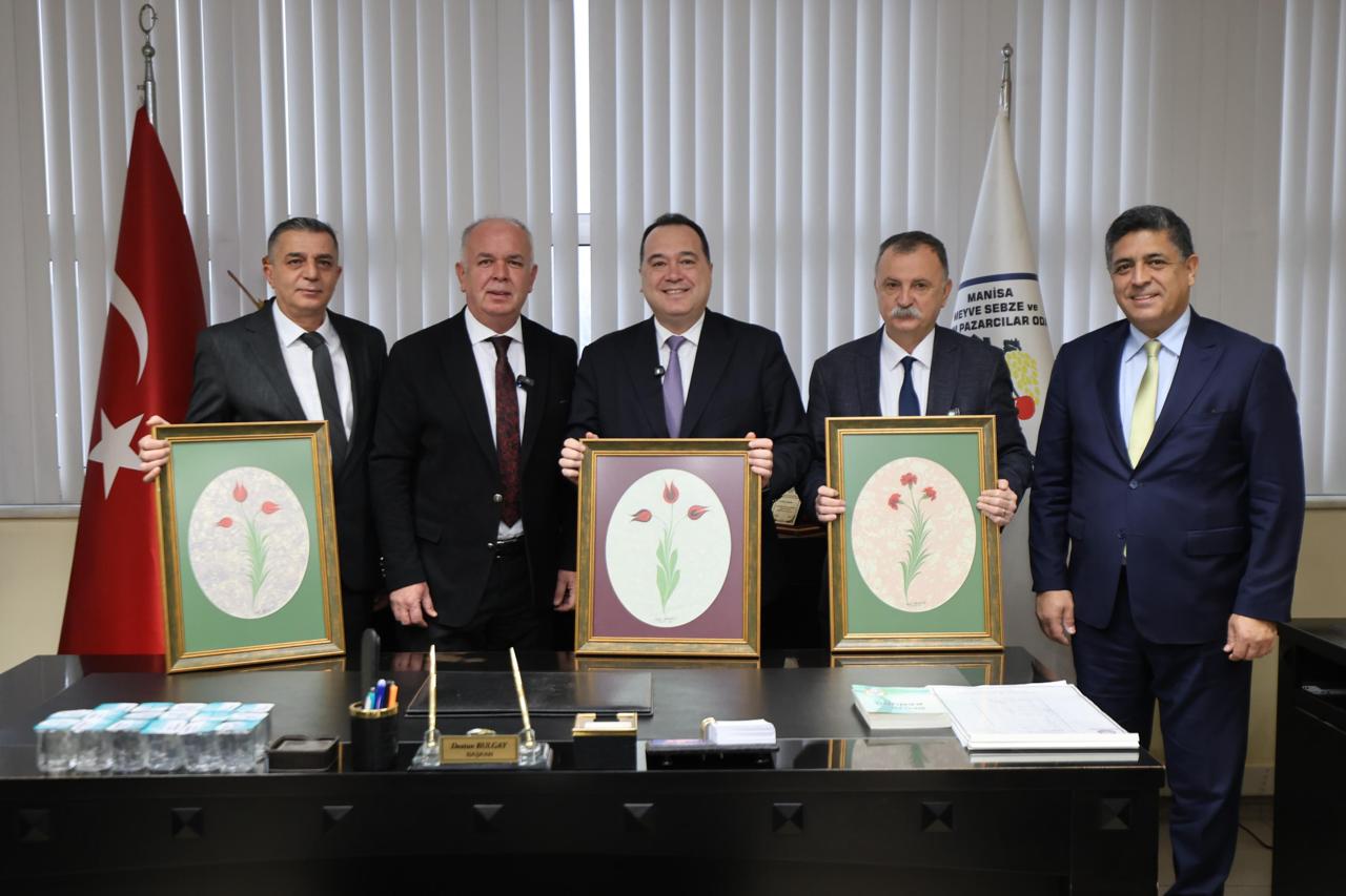 Besim Dutlulu'dan Manisalı pazarcılara yeni yıl müjdeleri