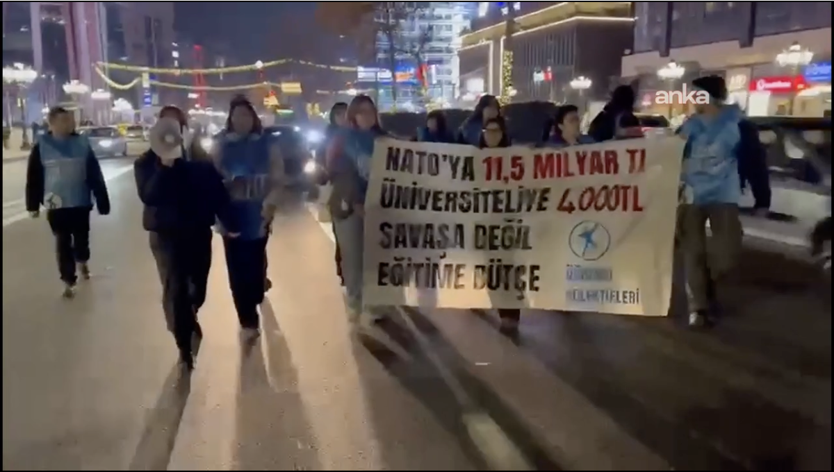 Üniversiteliler burs ve kredi zammına karşı sokağa çıktı: 7 öğrenci gözaltına alındı!