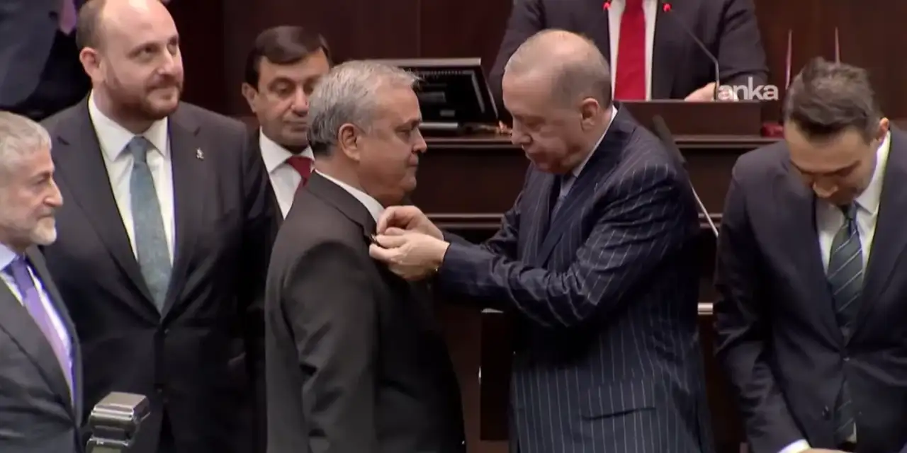 Hasan Ufuk Çakır AK Parti'ye geçti gruba seslendi: Türkiye ordularının başkomutanı Recep Tayyip Erdoğan..