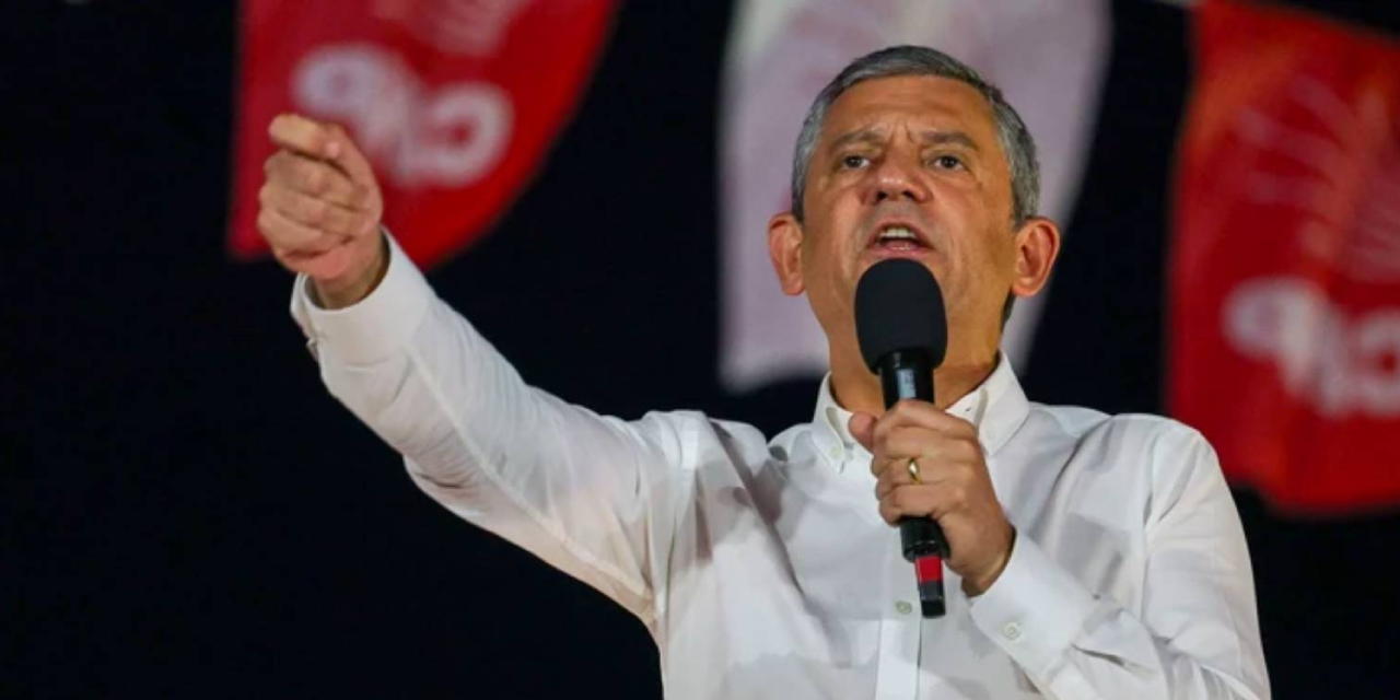 CHP'nin yeni yılda ilk adresi Beykoz: Yurttaşlar soğuk havaya rağmen meydanı doldurdu