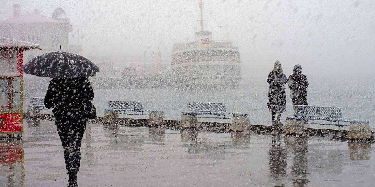 Meteoroloji'den sonra bir uyarı da AKOM'dan: İstanbul'a kaç gün kar yağacak?