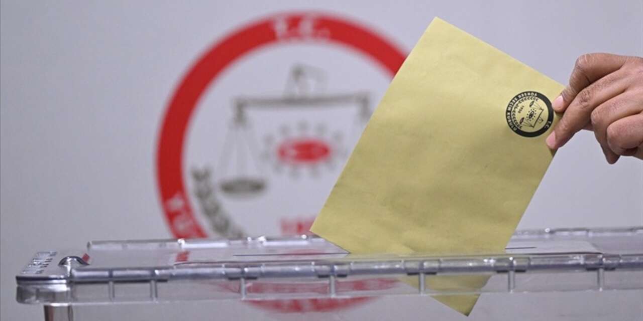 İki parti eriyor, iki parti ise oylarını artırdı