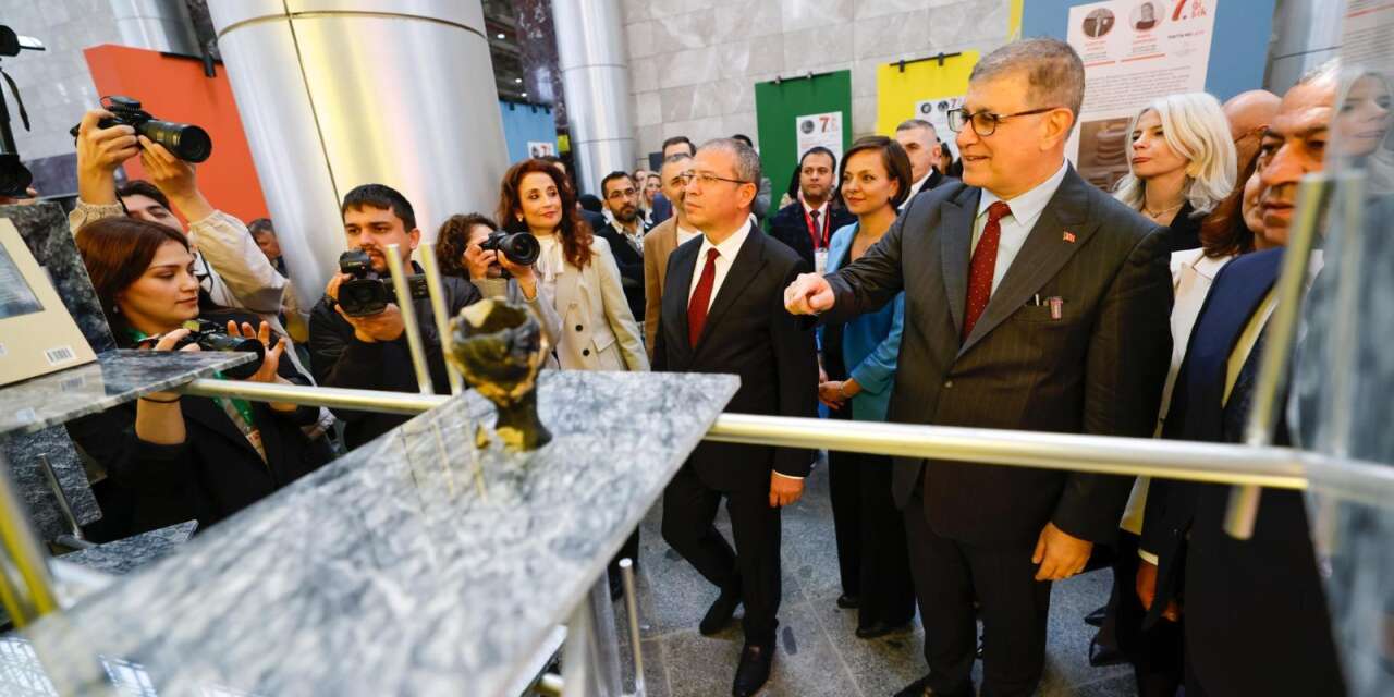 Doğal taşın yolu bir kez daha İzmir’e düşüyor