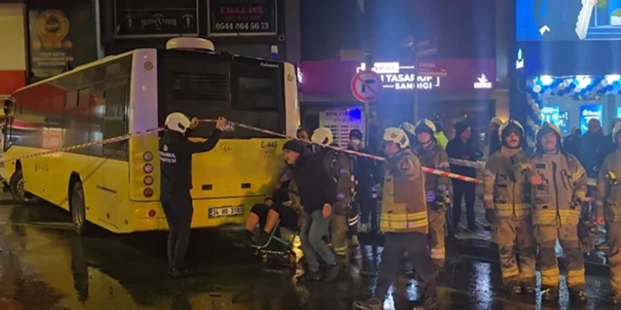 Kontrolden çıkan İETT otobüsü binaya daldı: 6 kişi yaralandı