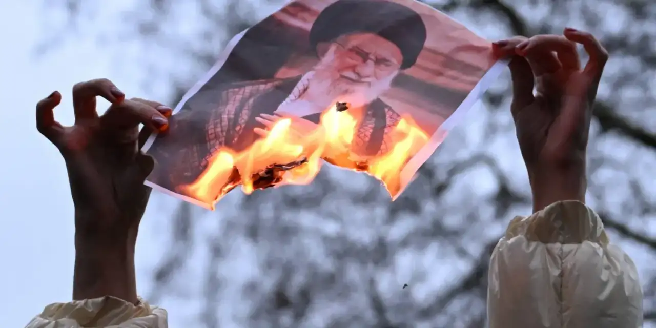 İran'da protestolar ve ölümler devam ediyor: Trump'tan İran'a saldırı açıklaması