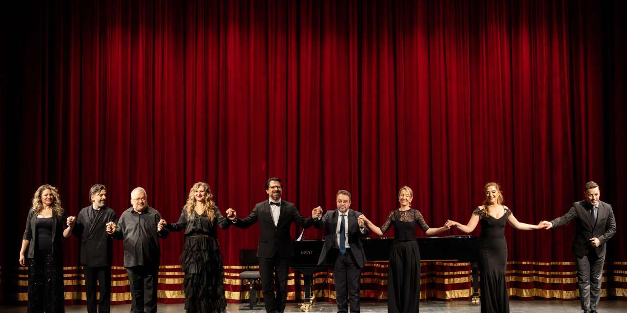 Süreyya Operası'nda “Bir Ulus Uyanıyor" yankılandı