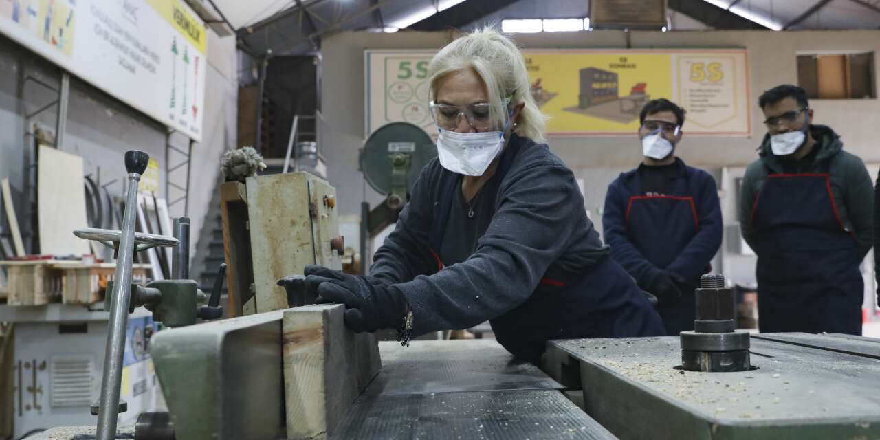 Kadınlar marangozluk öğreniyor: Mersin’de meslek değiştirenlerin hikâyesi