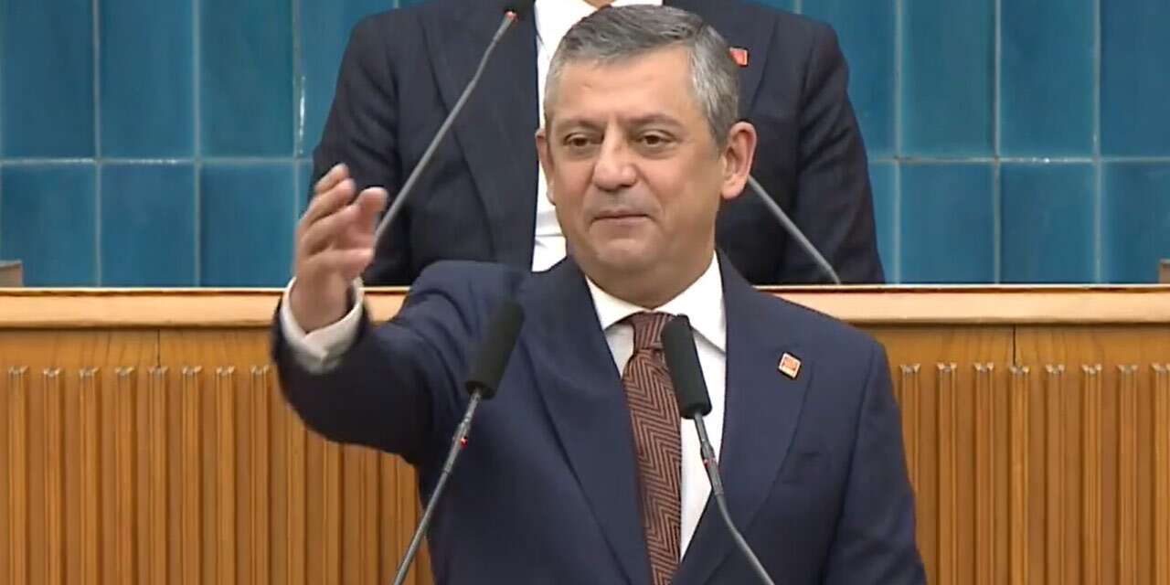 Özgür Özel’den salondaki emeklilere özel selamlama