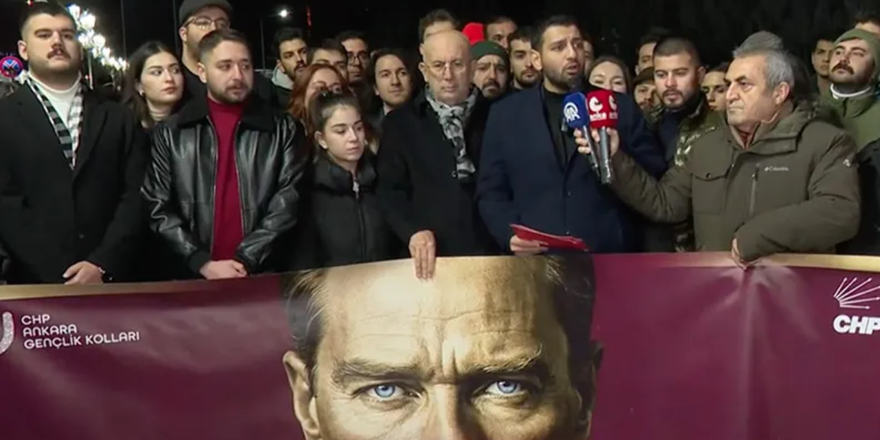 CHP’den MEB önünde "Öğrenci Gelişim Raporu" eylemi: Atatürk’ün adı karnelerden silinerek unutturulmaz