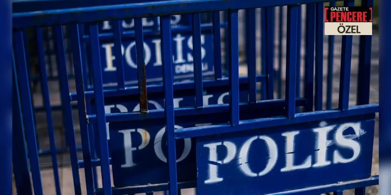 Polise psikolog kapısı açık, kapının arkası duvar